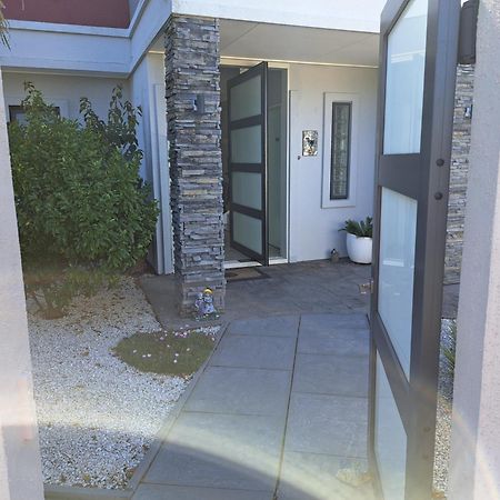 Two Rooms With One Queen Size Bed In Each Room One Bathroom For The Two Rooms Mount Maunganui Exterior foto