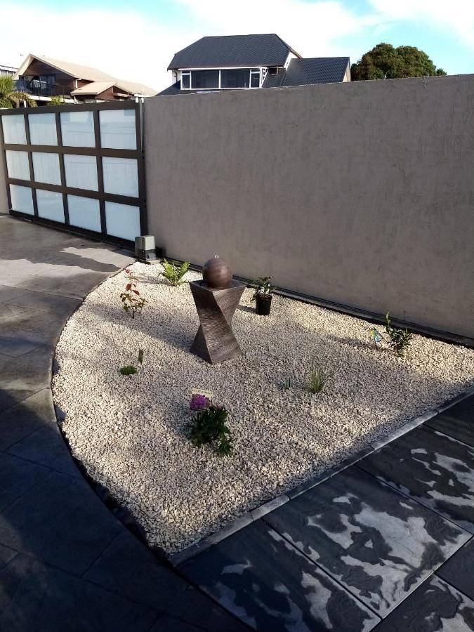 Two Rooms With One Queen Size Bed In Each Room One Bathroom For The Two Rooms Mount Maunganui Exterior foto